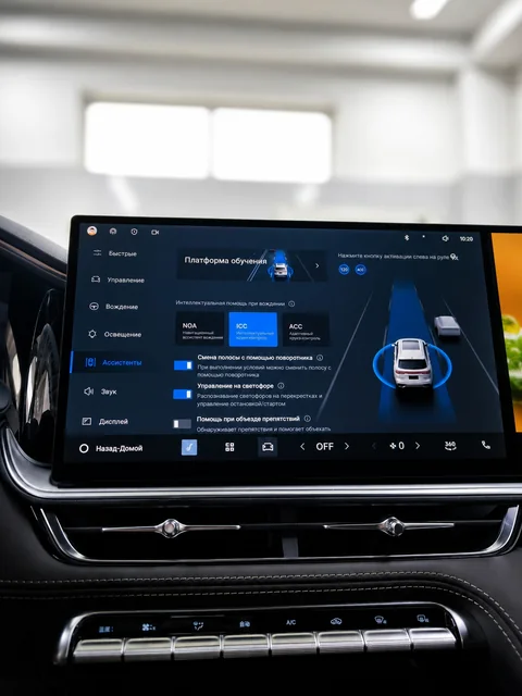 Русский интерфейс мультимедиа Geely Monjaro 2026 после адаптации